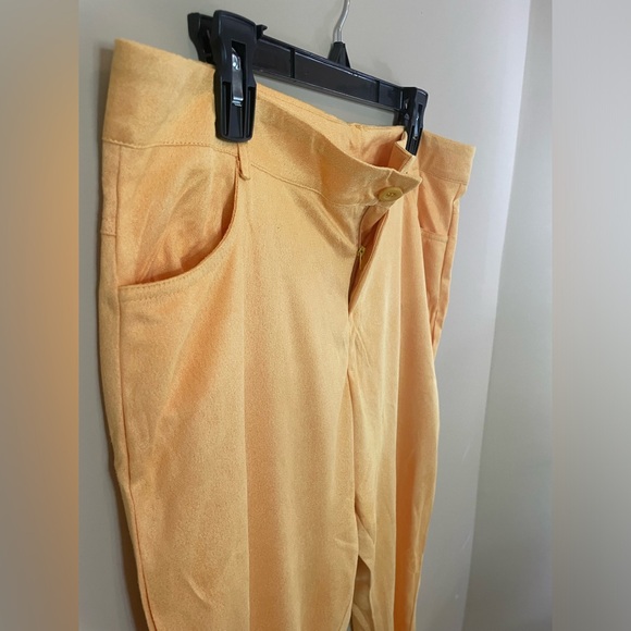 Women’s faux suede yellow bell bottom pants, Sz XL, functional pockets & button - Picture 3 of 6